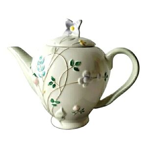 Pfaltzgraff Vtg Cottagecore Teapot April 3-D Raised Floral Design Flower Top
